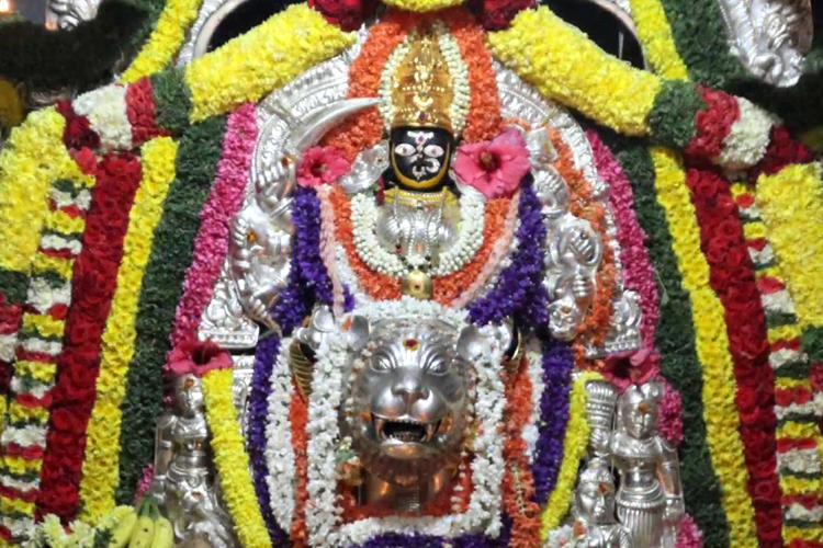 தாயாருக்கே முதல் மரியாதை!